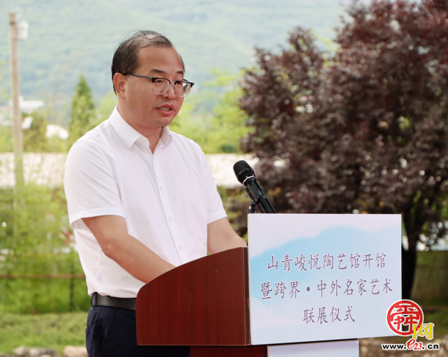 山青峻悦陶艺馆开馆暨“跨界·中外名家艺术联展”昨日在济南南部山区启幕