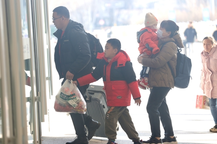 春节假期余额不足 济南火车站迎来返程高峰