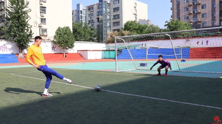 山东泰山足球俱乐部“超越·爱”公益活动 走进山东师大附中