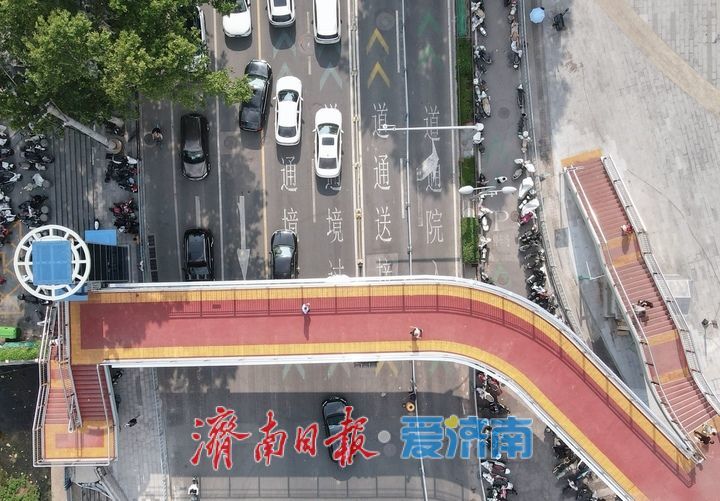 各行其“道”，文化西路齐鲁医院段车辆“按需分流”