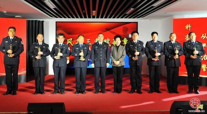 济南交警举办“中国人民警察节”主题活动