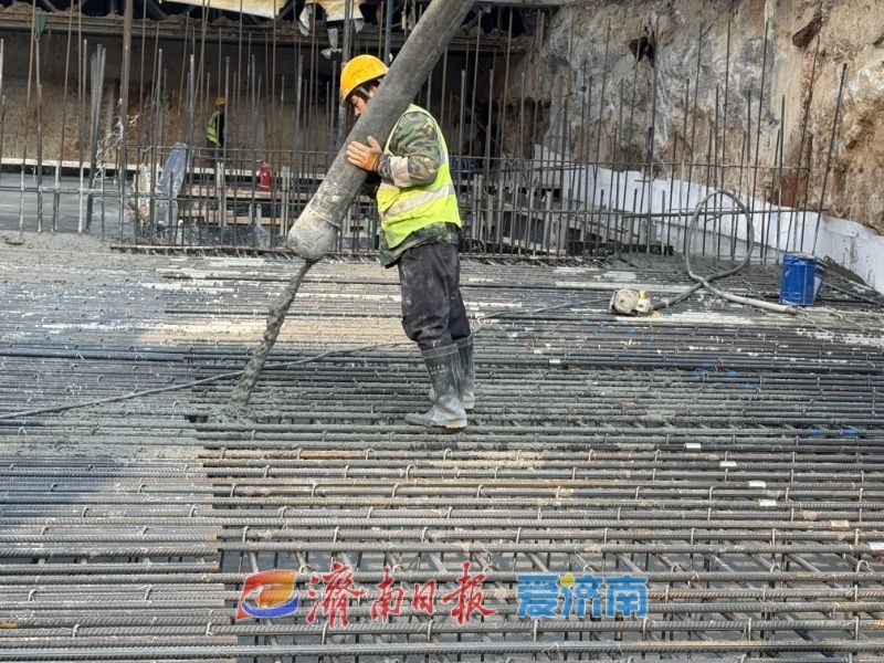 济南轨道交通6号线济安街站主体结构顺利封顶