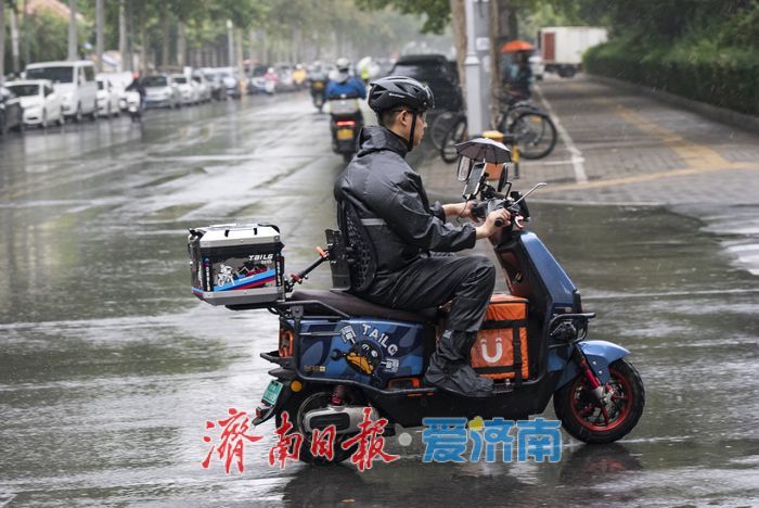 秋雨绵绵，凉意渐浓 济南的秋天来了