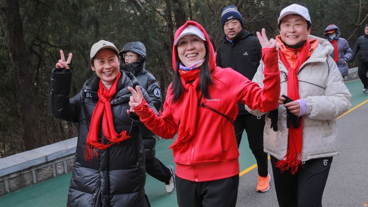 步步登高启新篇，全民健身体华章——2026年新年登高健身大会活动在千佛山圆满举办