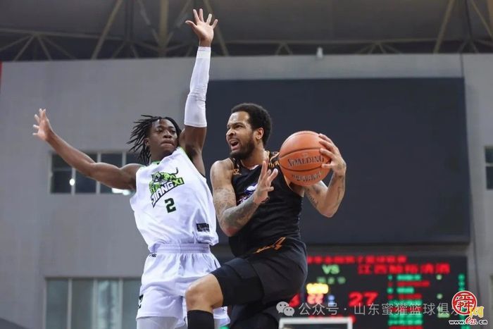 NBL常规赛：山东蜜獾91-88险胜江西鲸裕清酒，年后豪取主场三连胜，再现绝杀球！