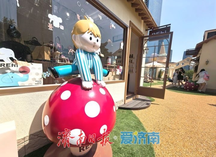 梦幻童话主题街区全新亮相 提升市民游客购物体验