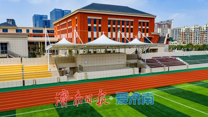 钟楼+特色外立面！高新区贤达学校实景显现 投用在即
