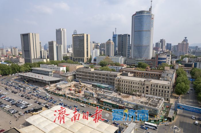 济南火车站南广场改造加速推进，天龙大厦拆除进入收尾阶段