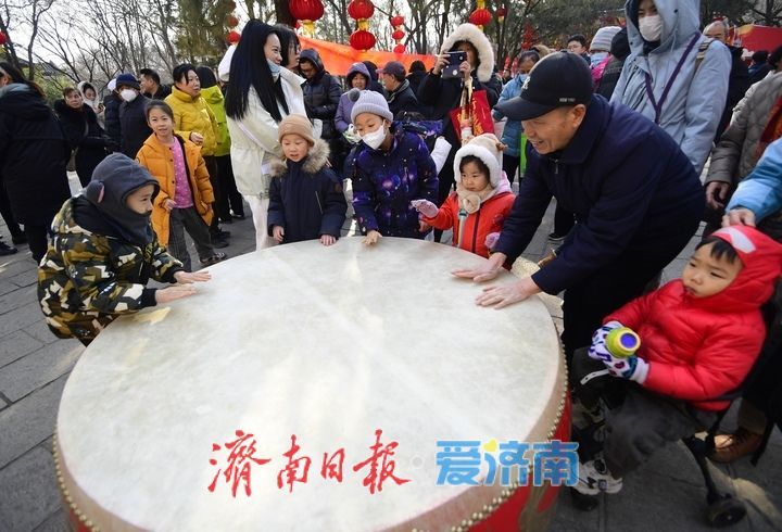 千佛山上人从众，传统民俗闹元宵