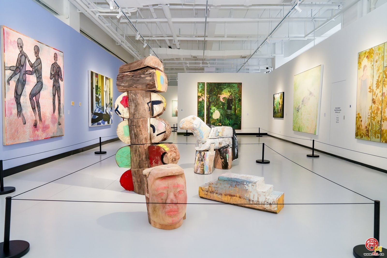 艺术之光点亮泉城 中央美术学院青年艺术大展亮相城投·湖光里