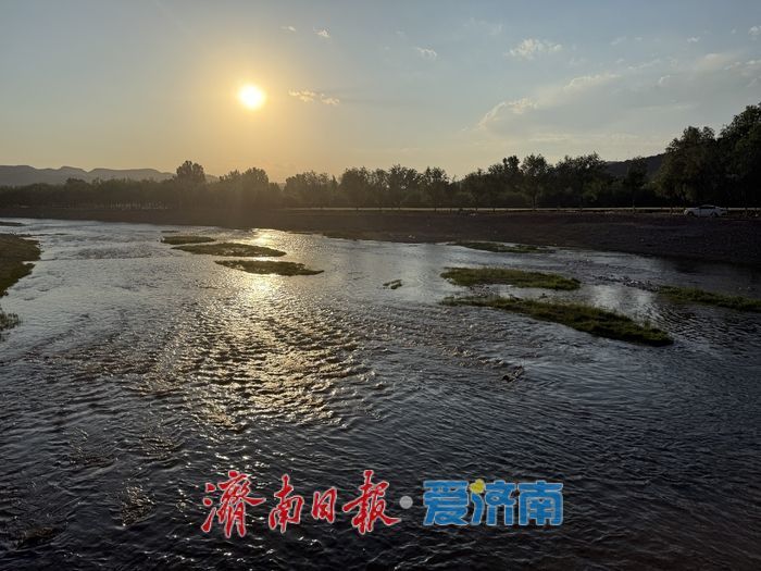 玉符河河面落日鎏金
