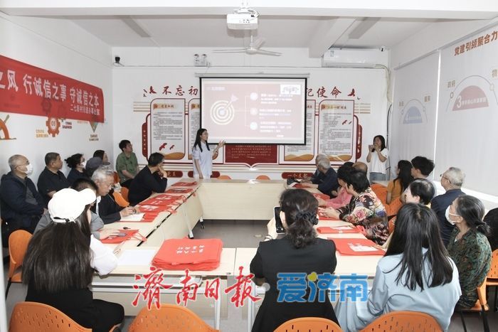 学习普及民法典 保驾护航新生活 市慈善中心开展民法典宣传