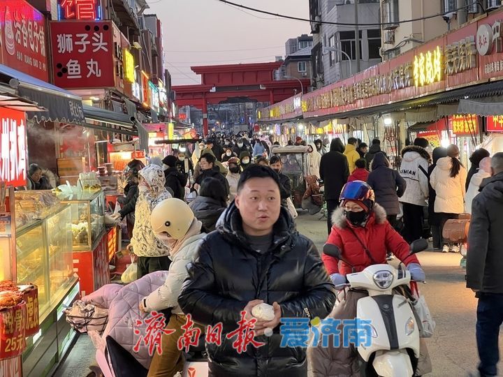 济南民族大街夜市：冬日烟火暖人间