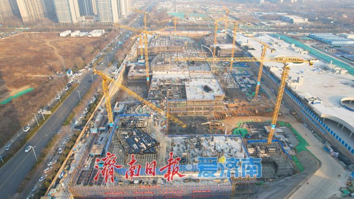 山东最大第四代万达广场加速崛起，济南西部商业新地标雏形渐显