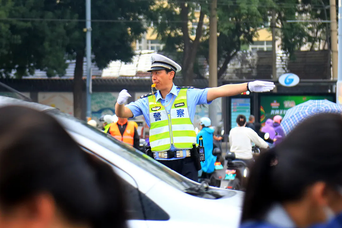 济南接送考生车辆发生交通违法，先考试后处理