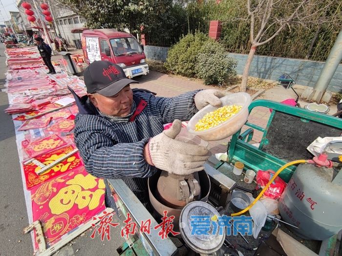 人头攒动购年货 烟火升腾年味浓