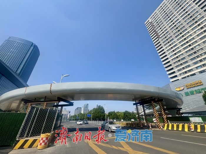 高新万达人行天桥现雏形 预计七月完工投用