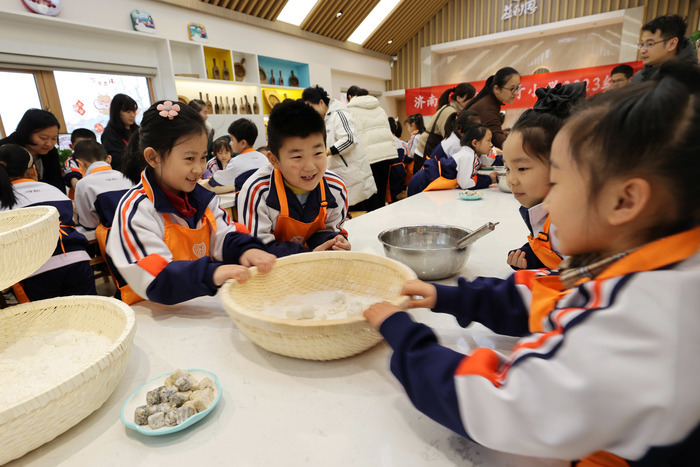 满庭春喜迎佳节，元宵DIY甜蜜总动员，热闹气氛燃起来！