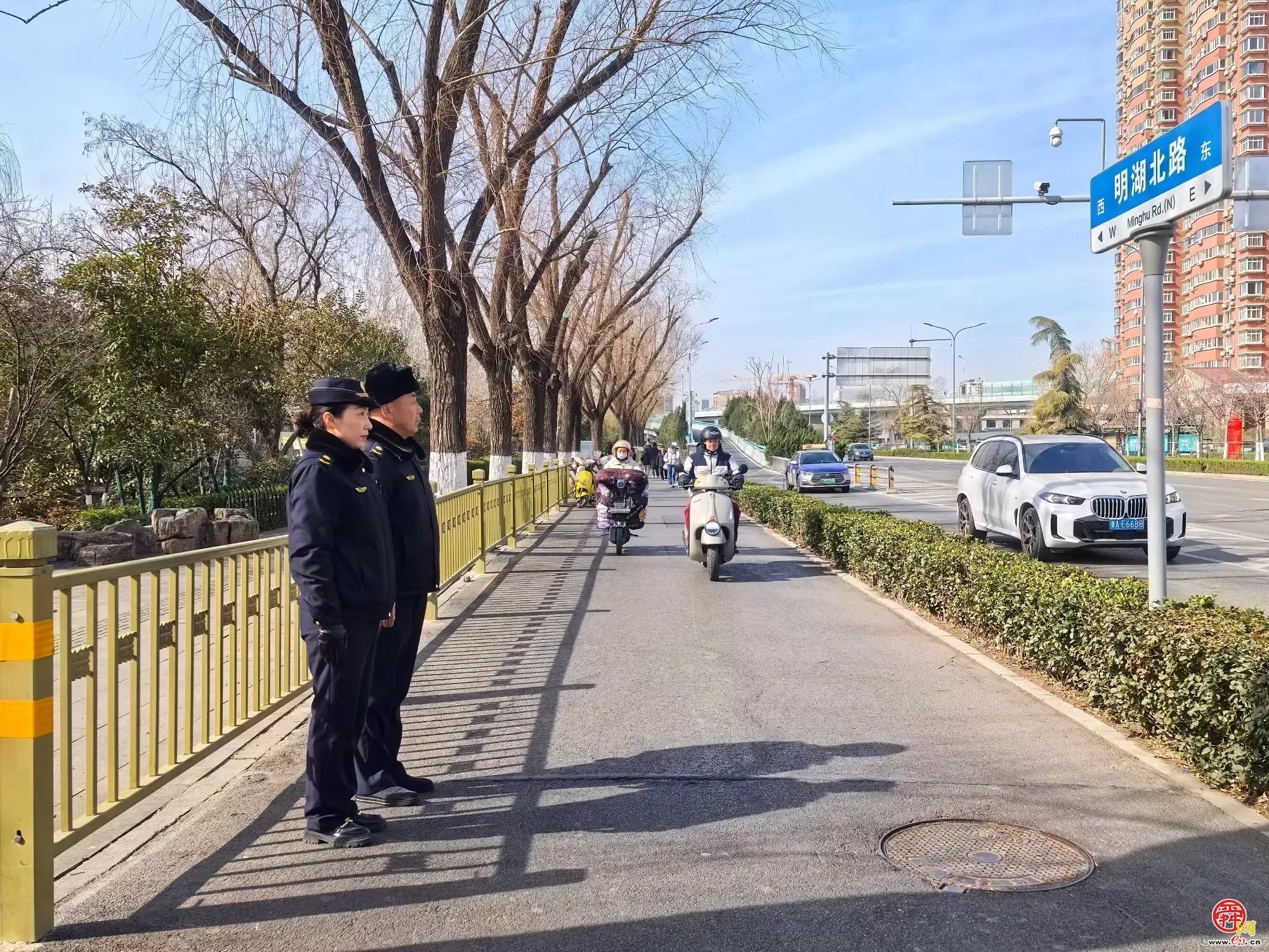 环卫不停歇 灯光“不打烊”  济南城管倾力守护浓浓年味