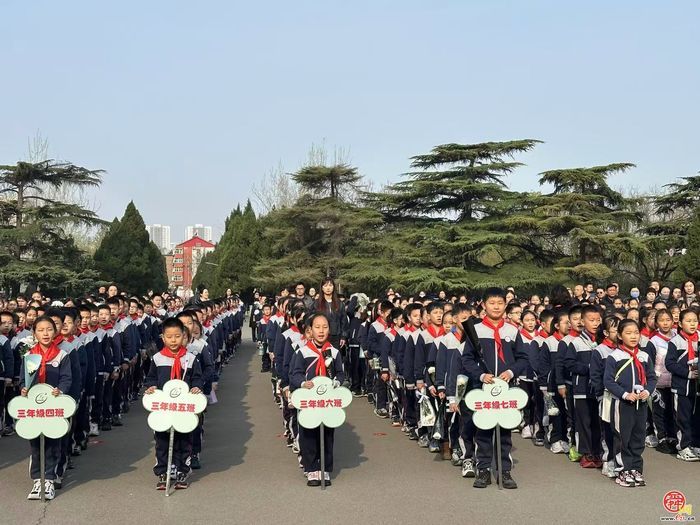 济南市经十一路小学走进济南革命烈士陵园