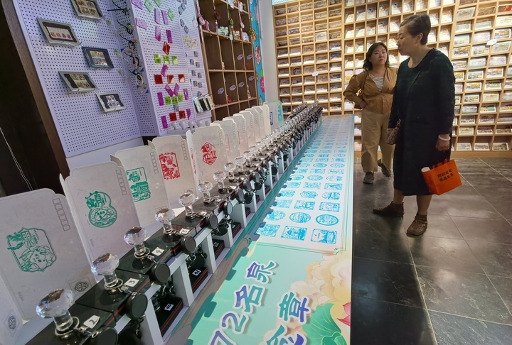 泉城元素无处不在，百花洲“泉”心“泉”意迎客来