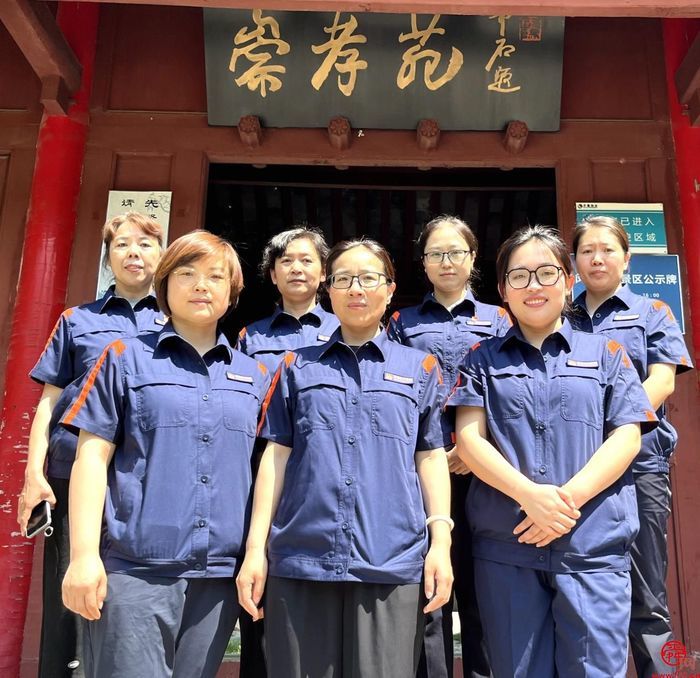 陈永修的这首诗讲的就是闵子骞芦衣顺母的故事……"在崇孝苑,和勇