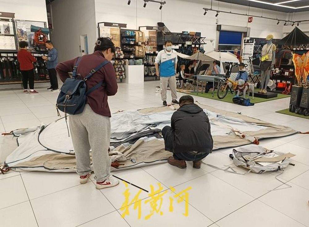门店客流相比去年增长一倍 春风吹“热”运动装备消费