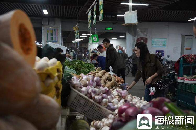 9年后,写“世界这么大,我想去看看”辞职信的女教师从成都回到郑州老家,这次是为了母亲