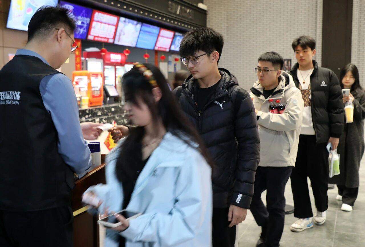 435万场，春节档观影场次创纪录，票价更惠民！