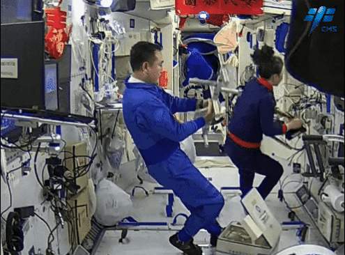 航天员在太空如何量体重 亿点点物理知识和科技手段