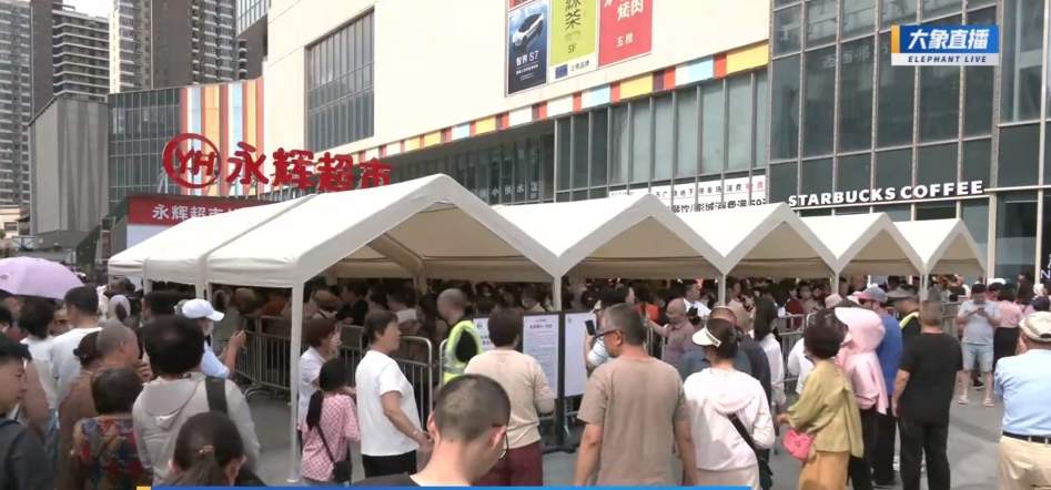 胖东来爆改永辉市值大涨58亿 有人早上六点就来排队