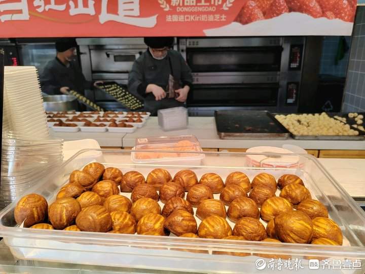 有店铺一天卖出几百份，黄油年糕火爆济南