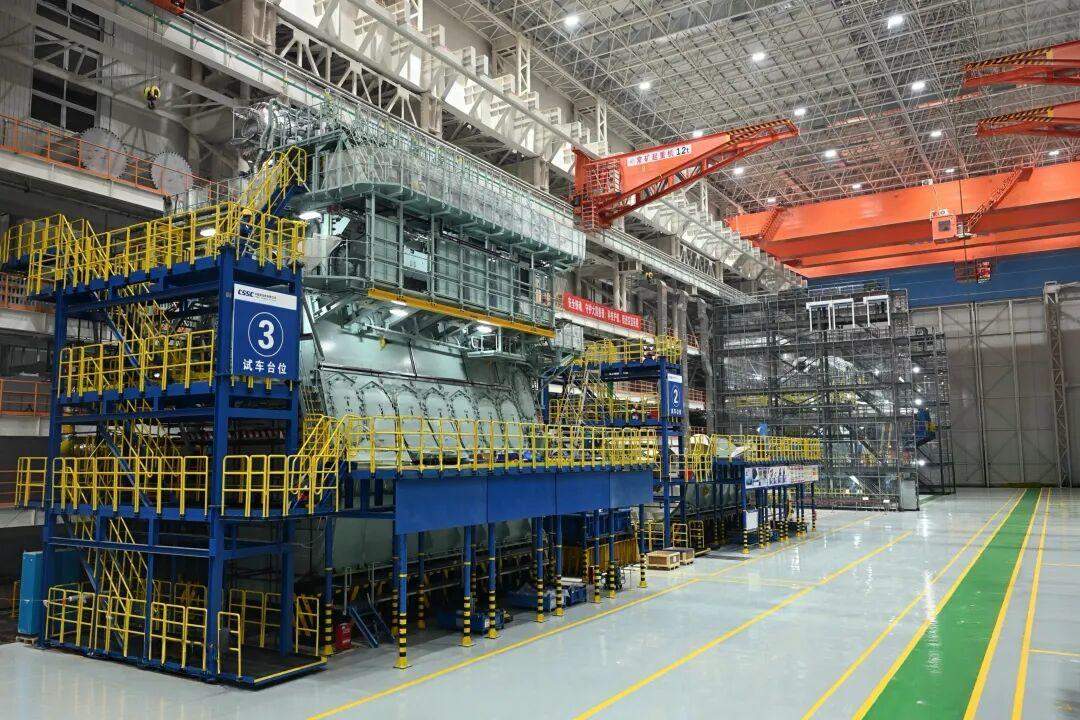 我国第一台氨燃料船舶发动机在青岛实现商品交付