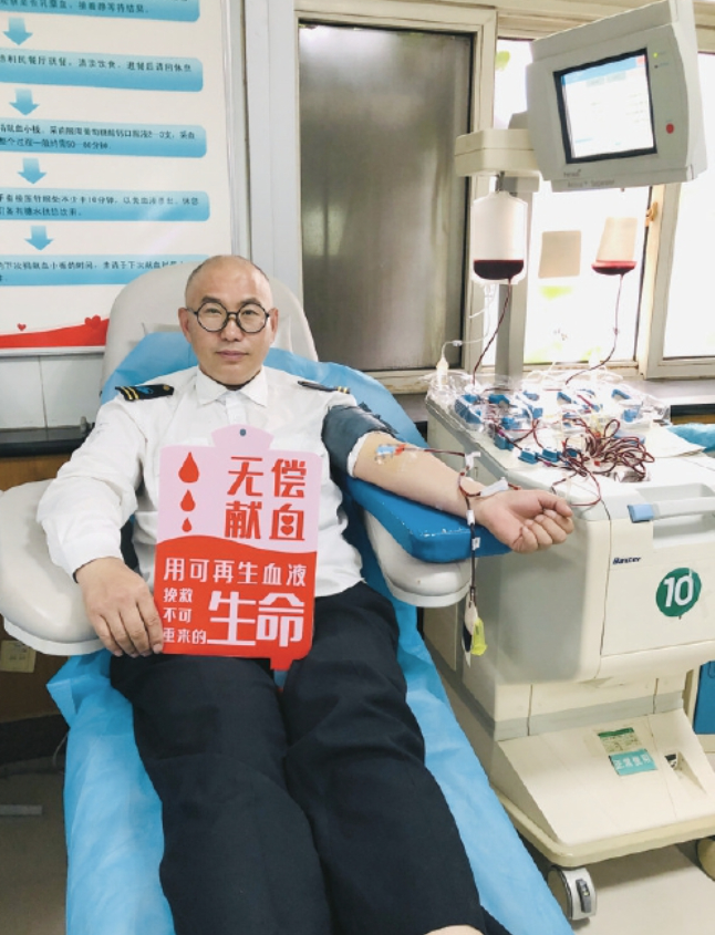 济南一公交车司机坚持献血35年 累计献血近9万毫升