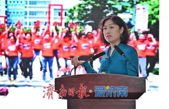 中考出分当日相约山东国际会展中心，现场查分问校长，全场暖心延时服务！