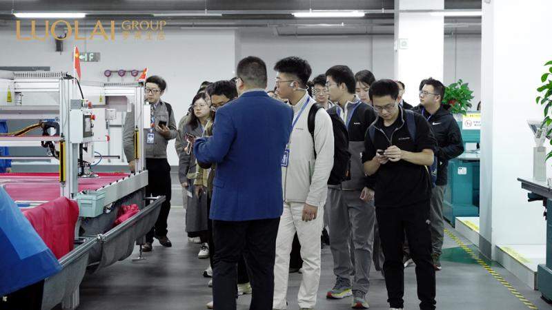 各机构及股东代表走进罗莱智慧产业园，实地见证智造硬实力