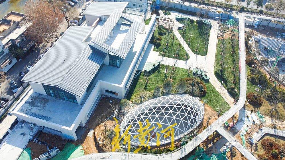 槐苑文化体育公园露新颜，地下空间建有大型采光窗