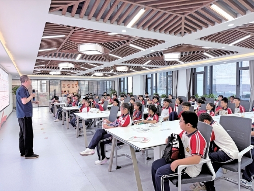 行走的课堂 遇见传媒力量！济南市昆仑小学走进济南日报报业大厦