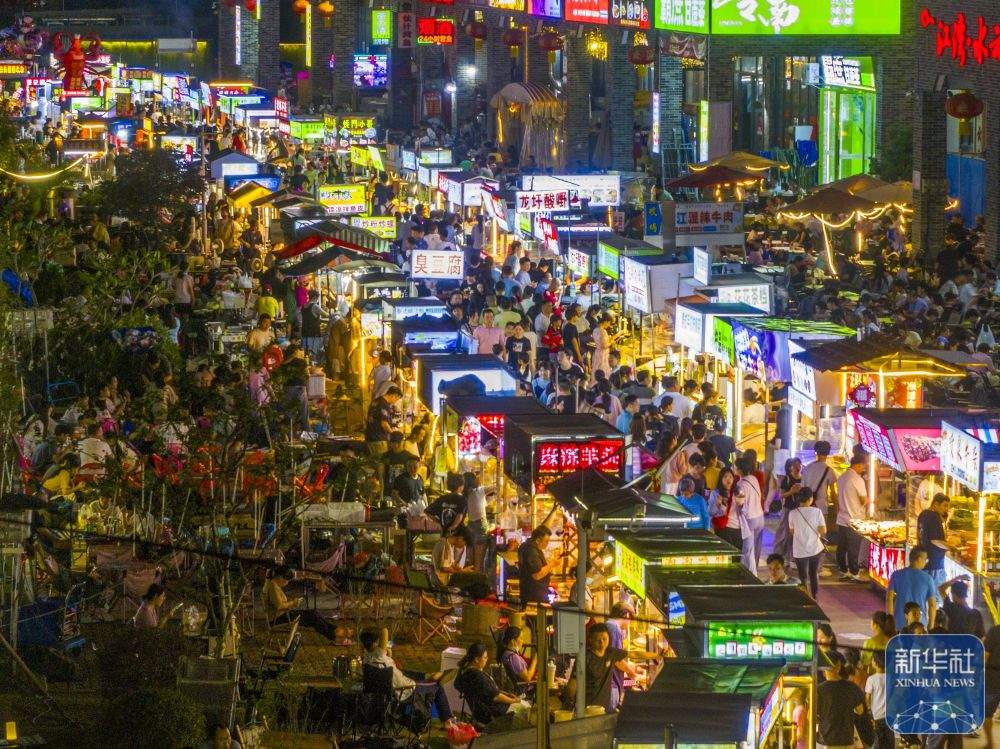 “五一”假期游 越夜越精彩