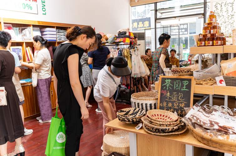 青岛城阳公益小店为何成了“神奇杂货铺”