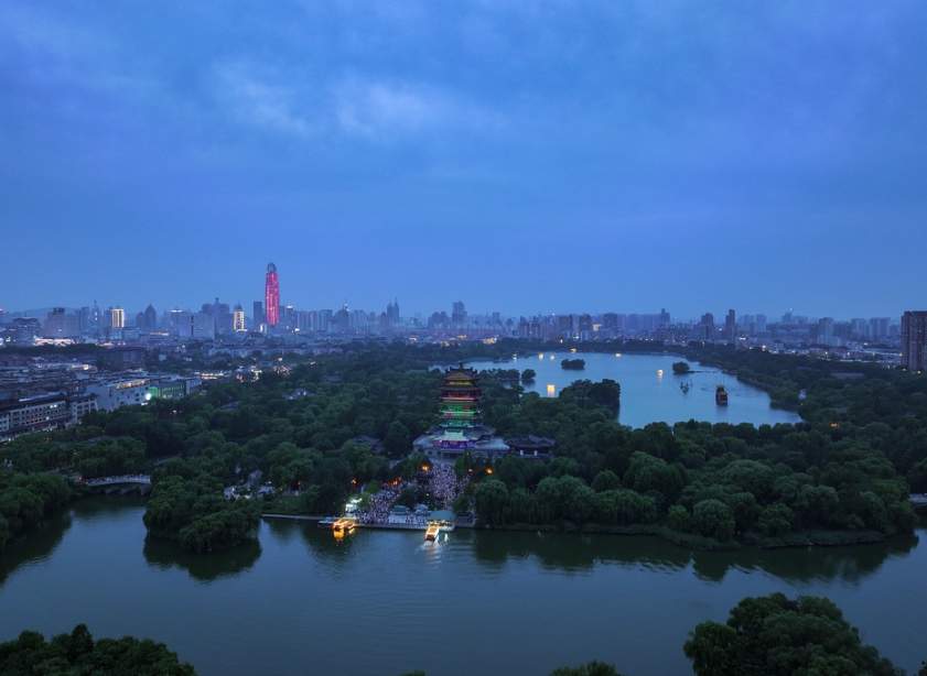 走走停停撞进一城的怀抱