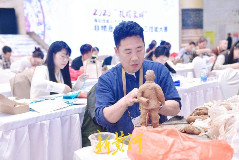 大厅里赛非遗 围观中见传承