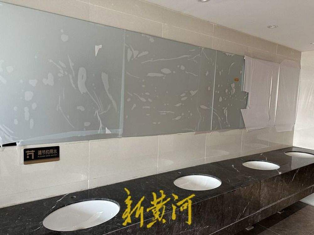 商住两用公寓楼公厕停用，有来访人员遇如厕难题，物业回应