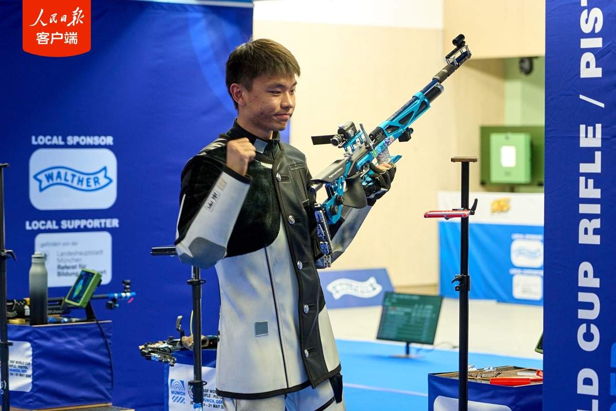 射击世界杯 张常鸿男子10米气步枪摘金