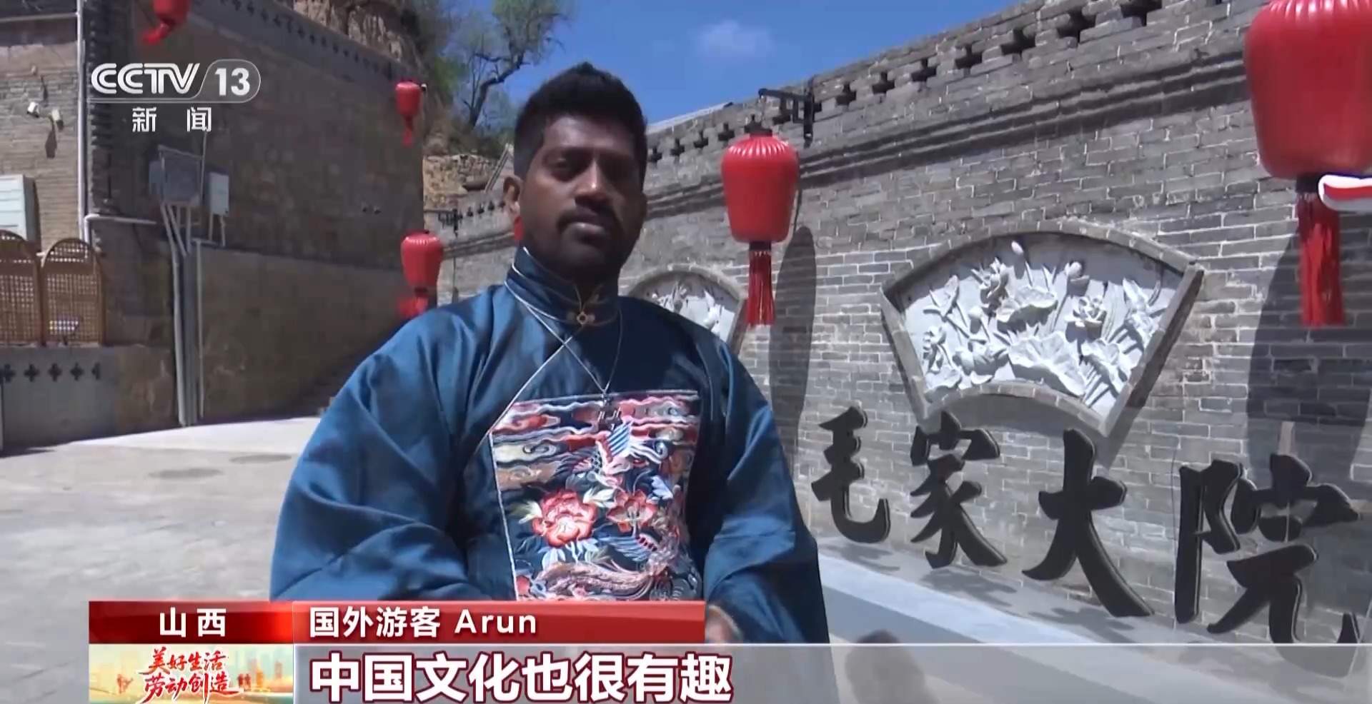 各地“好戏”轮番上演 这个假期很文艺