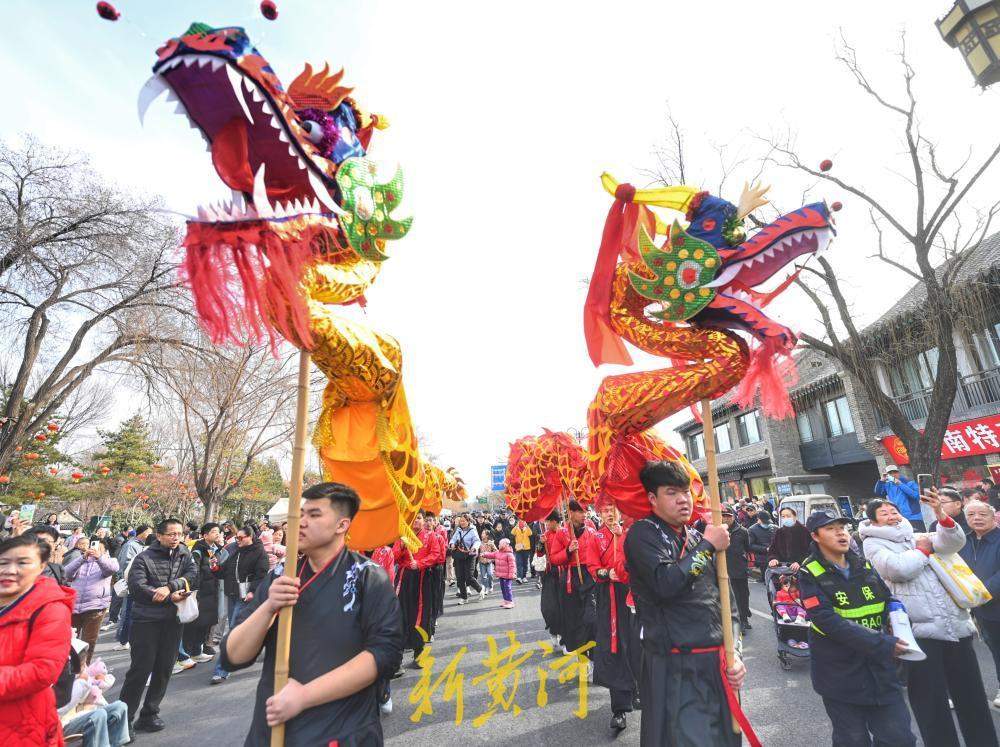 “泉”在济南过大年｜巨龙飞舞贺新岁，明湖市集年味浓