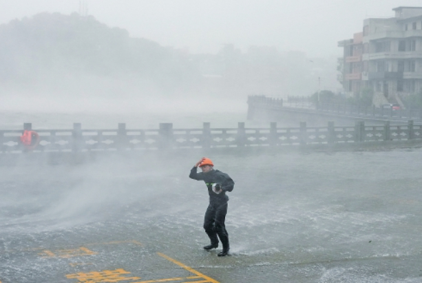 台风“白海豚”登陆浙江 中央气象台继续发布台风红色预警