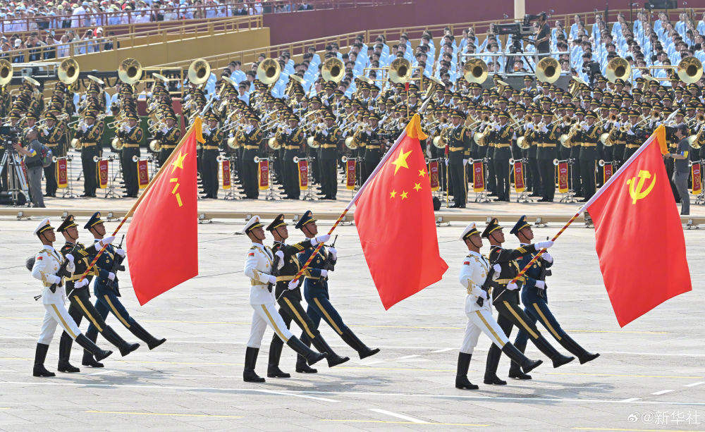 阅兵复制粘贴照来了