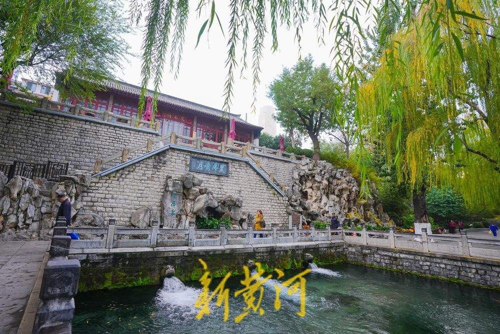 初冬时节黑虎泉畔美不胜收