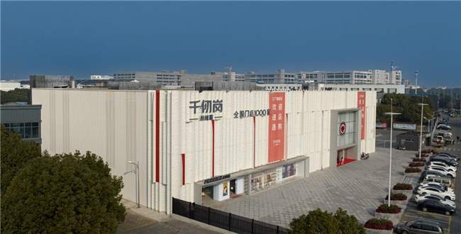 高品质羽绒服推荐：专业之选千仞岗，守护冬日温暖体验
